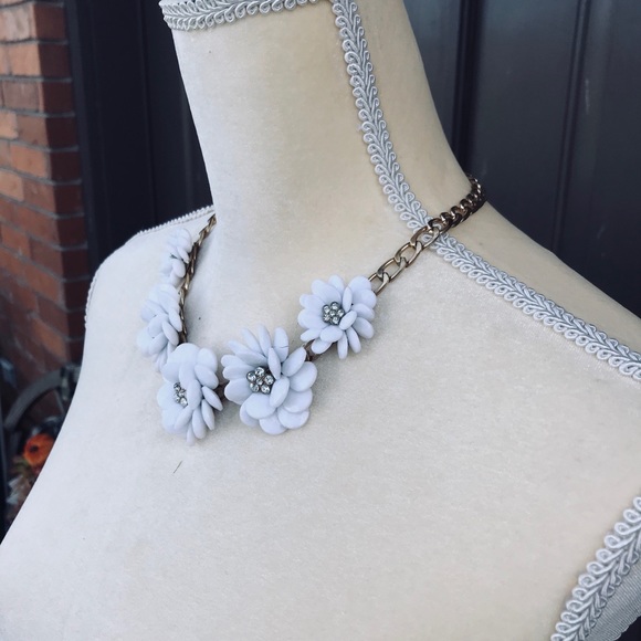Women’s White Floral Necklace - Picture 3 of 5